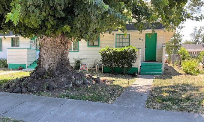 Mountain Home Apartamento | Comfy Abode, pet friendly 3 bedroom apartment in Mountain Home with WiFi and AC.