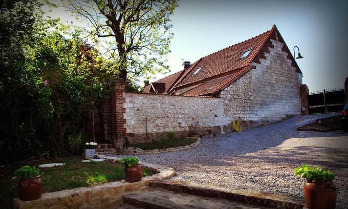 Mont-Saint-Eloi Casa | Carefully renovated holiday house that is part of a little farmhouse with an enclosed garden