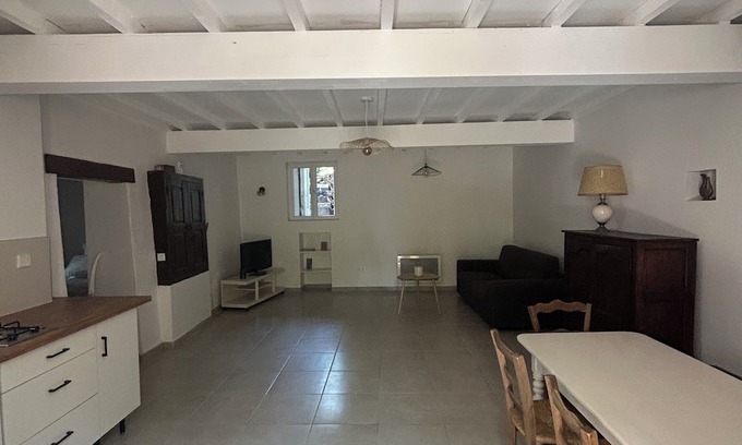 Beauregard-Baret Apartamento | Entire apartment with pool access 10 minutes from Valence TGV station and 30 minutes from the Vercors region