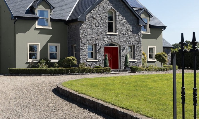 Cluain Lara Casa | Elegant 4 bed Irish Retreat - Gateway to the Wild Atlantic Way