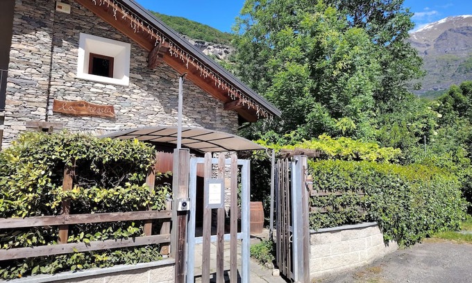 Novalesa Apartamento | Comfortable detached apartment with garden and balcony.