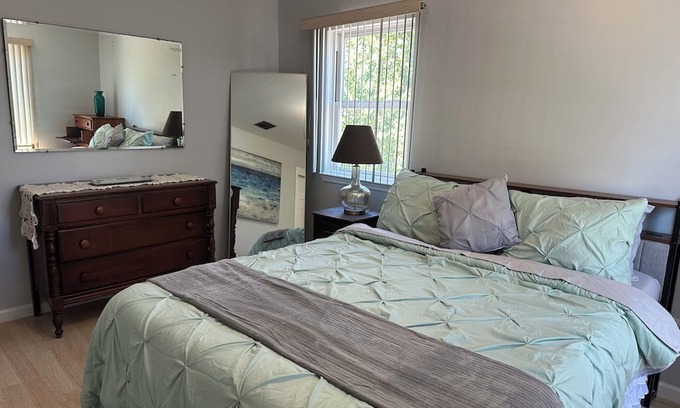 Alden Manor Casa | 2BR PRIV ENTRY 2nd floor of house in quiet neighborhood, close to everything!!