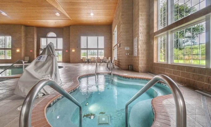 Pembine Hotel | Double Island Escape | 2 Cozy Units w/Pool, Gym, & Golf Access | Free Parking!