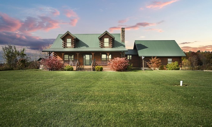 Homerville Cabina | NEW! Sprinkle Bottom Lodge