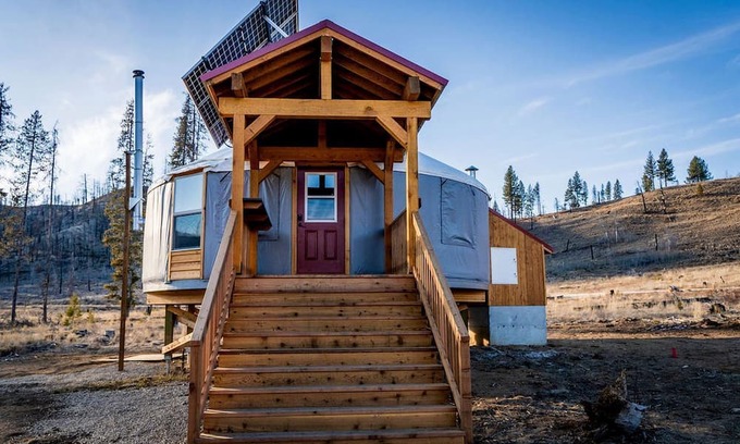 Boise County Cabina | Secluded Modern Yurt with Sauna Perfect for Small Groups in Boise, Idaho