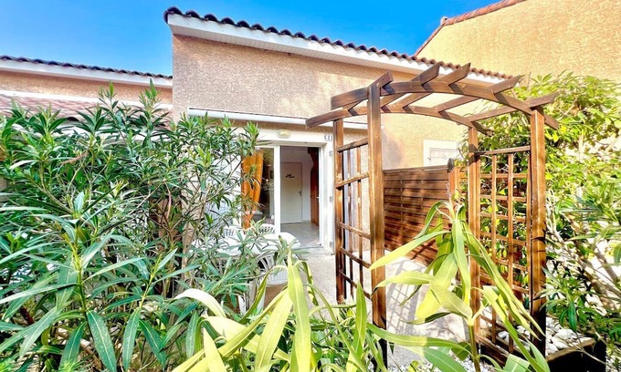 Calvisson Apartamento | Le Soleil du Mas, 2 guests, Pool in Calvisson