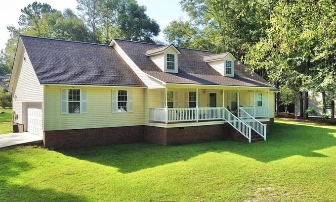 Moultrie Casa | 4-bedroom house in wonderful Moultrie with AC
