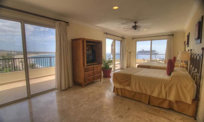 Los Cabos Complejo | 3-bedroom Ocean Front PENTHOUSE in marvelous Cabo San Lucas