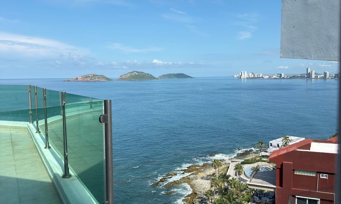 Balcones de Loma Linda Apartamento | The Coastal Tub Escape By GEstores