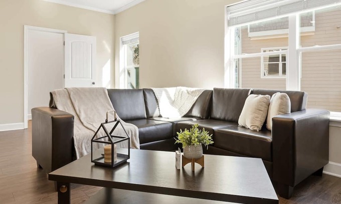 Central Casa | Spacious & Tranquil Escape | 9min to Forest Trails