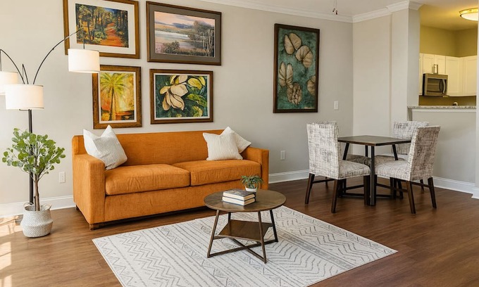 Old Fourth Ward Apartamento | Chic Midtown Retreat - Steps to Shops, Eats, & Fun