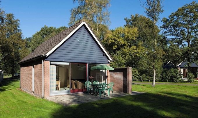 Nieuw Heeten Casa | Enjoy a relaxing stay in Bungalow IJssel for 2 people at De Sallandshoeve Holiday Park, surrounded by nature and the beauty of Sallandse Heuvelrug.