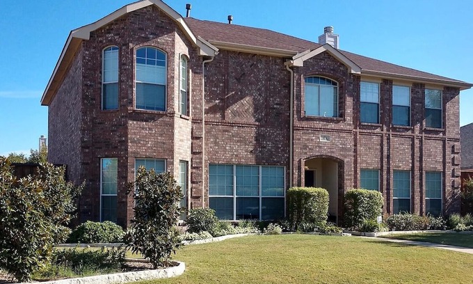 Elmo Casa | Charming 4-bedroom house in Rockwall. Every stay was 5-Stars. Very big house.