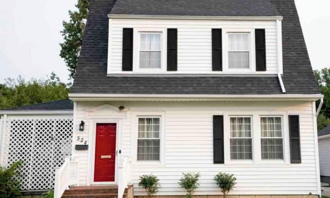 Owensboro Casa | 💦 Luxe Retreat Home @ Griffith Ave – Prime Location! ➠ 524W