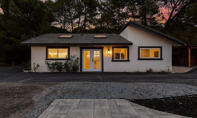 Santa Rosa Cabaña | Charming 2-bedroom cottage with amazing city and mountain views