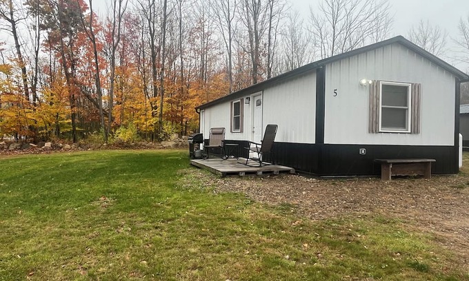 Lawrenceville Cabina | Cozy 1-bedroom cabin in charming Brushton NY
