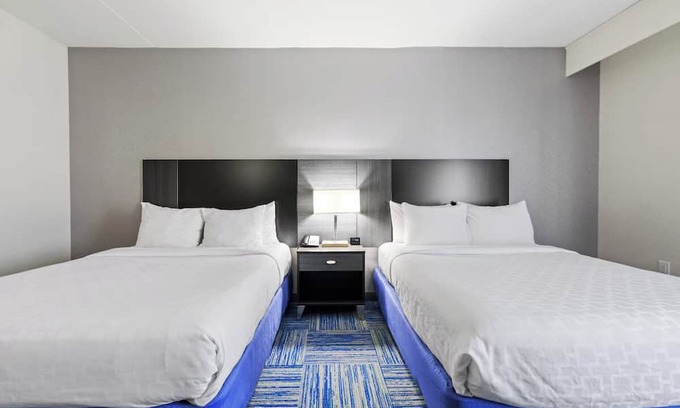 East Texas Hotel | 4 Simple Yet Stylish Rooms Near Dorney Park & Wildwater Kingdom - w/Breakfast!