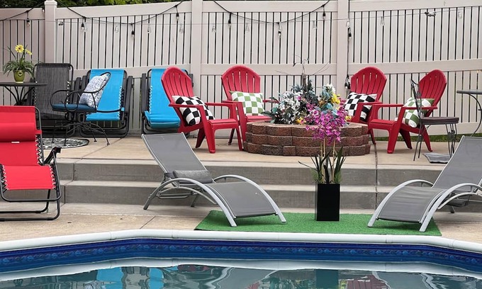 Neshannock Township Casa | Charming 4-bedroom house with fitness room and AC in New Castle.