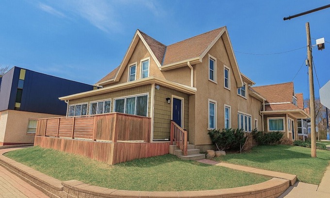 Downtown Niagara Falls Casa | Maple Falls Oasis by TIG Properties—Just 5 min to Niagara Falls.