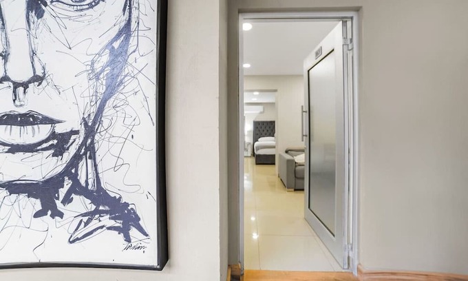 Tijuana Cama Y Desayuno | KingBed+CouchBed-NearD`Border