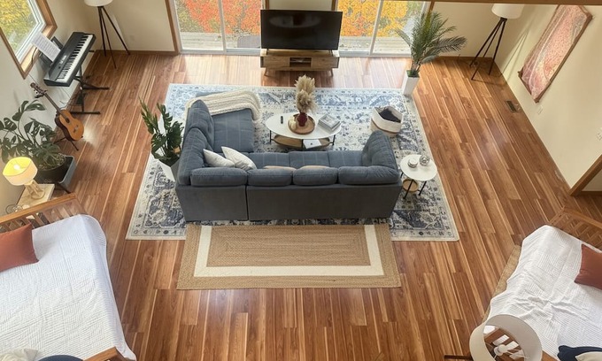 East Chatham Casa | Blue Bird Chalet – 5BR Retreat w/Sauna, Pool + Loft, Near Jiminy Peak