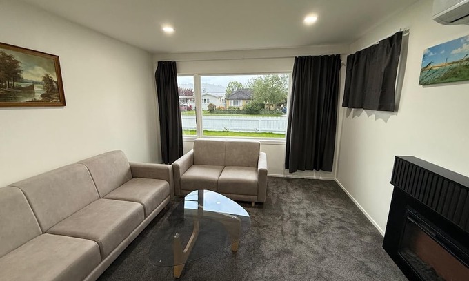 Trentham Casa | Beautiful 3-bedroom house in Upper Hutt Central