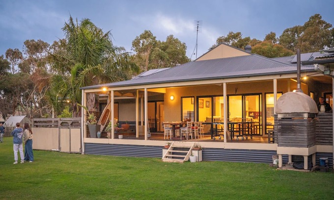 Hay Flat Casa | Eighteenontonto.