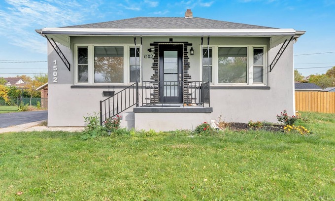 Windsor Apartamento | Luxury 2 bedroom apartment in south Windsor, 2 minutes from Ambassador bridge.