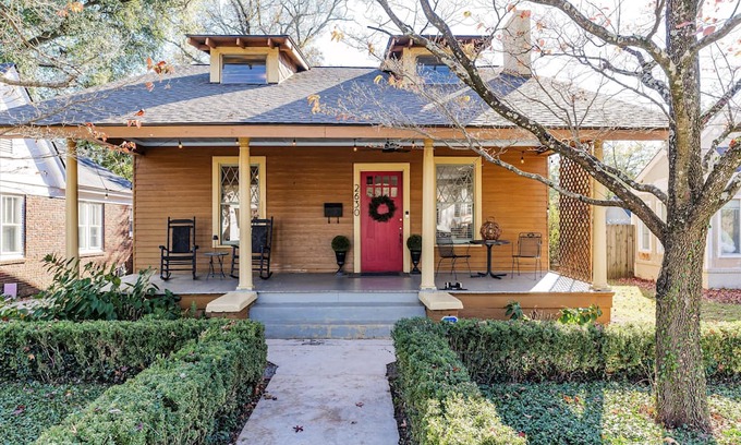 Forest Hills Casa | 3 bed/2 BA house in great Augusta area w/Wi-Fi, AC, and many restaurants nearby