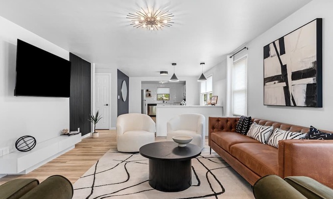 Green Bay Casa | Gatsby Hideaway: Boutique stay less than a mile to Lambeau Field