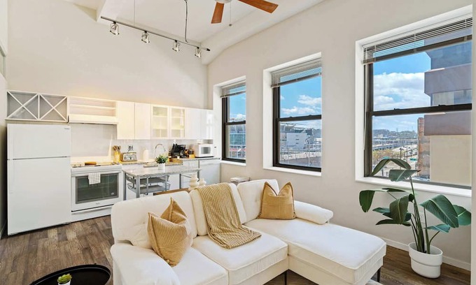 Downtown Cincinnati Apartamento | CBD,OTR, 24/7 Gym, Pool,Steps to Stadiums