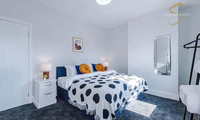 Salford Casa | Luxury 4BR Retreat | AO Arena & Quiet Salford Spot