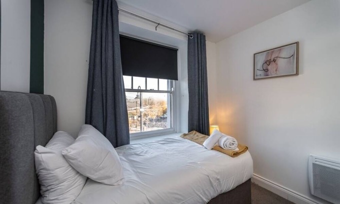 Neath Apartamento | Fully Equipped Kitchen, Double room