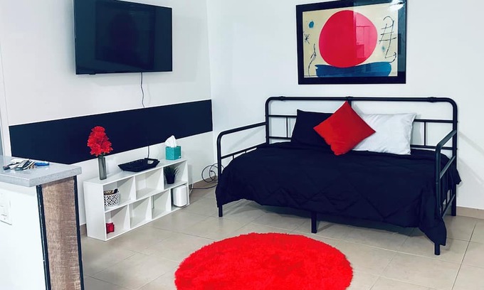 Poinsettia Heights Apartamento | Charming Getaway with WiFi, AC in delightful Fort Lauderdale
