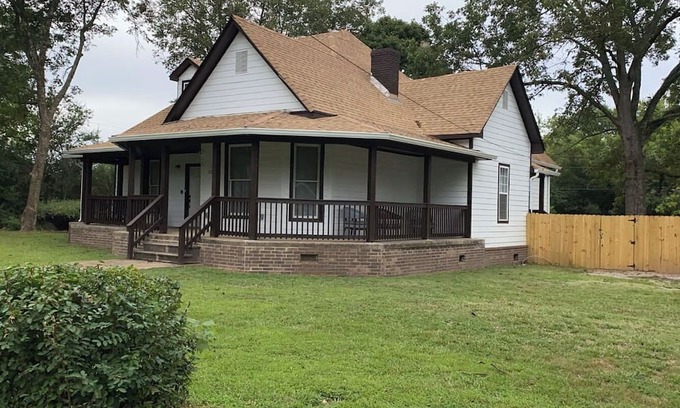 Whiteville Casa | Marvelous 8 BR Home in Breathtaking Whiteville TN. Extraordinary Parking