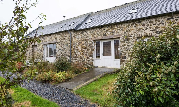 Goodwick Casa | Workshop Cottage - Three Bedroom House, Sleeps 6