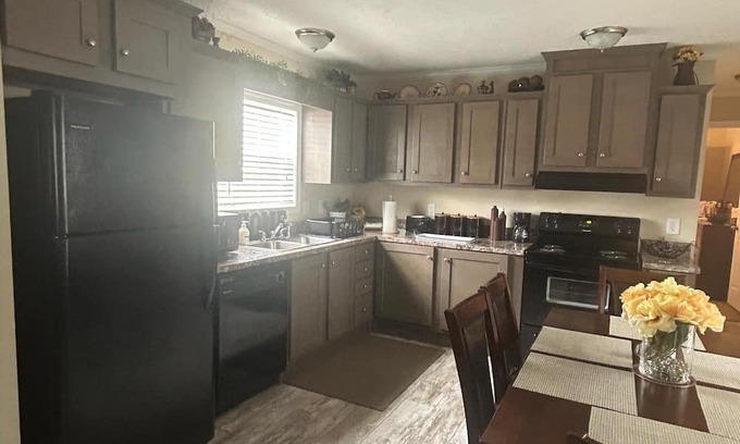 Florence Casa | 3-bedroom mobile home in peaceful Florence with AC, WiFi