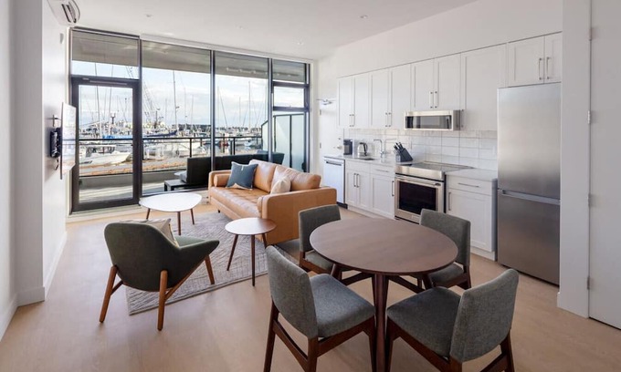 Regional District of Nanaimo Apartamento | Suite 103 – One-Bedroom Oceanview King Suite