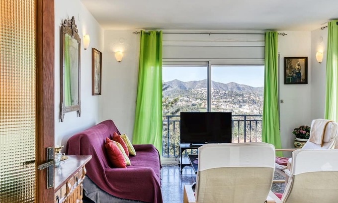 Llanca Apartamento | Apartment 'Marval' with Sea View, Wi-Fi and Air Conditioning