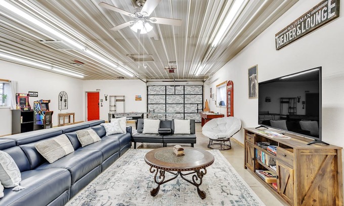 Stillwater Casa | NEW! HUGE Game-Room Style Barndo