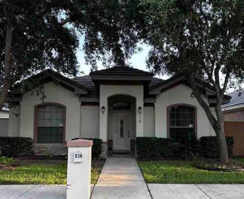 McAllen Apartamento | Hermosa casa dentro del lujoso condominio con alberca y mas