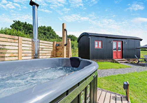 Ammanford Casa | Cwt Coch