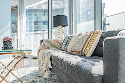 Toronto Entertainment District Hotel | Residence Inn by Fairmont Royal York