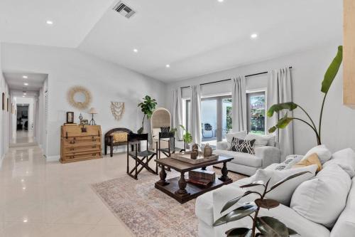 Palmetto Bay Villa | Peacock Villa Palmetto Bay